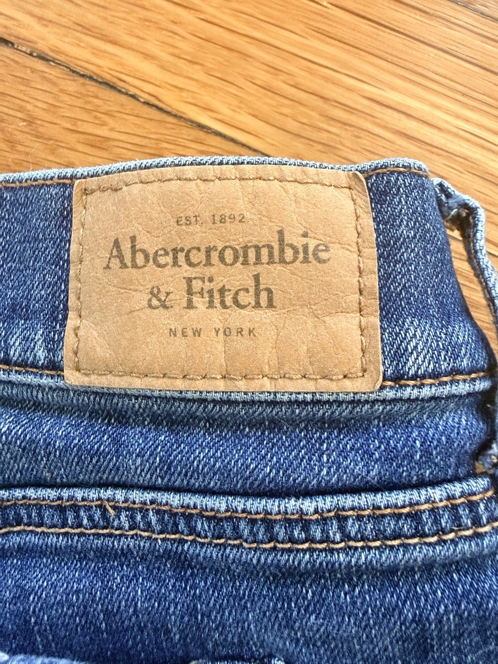 Abercrombie & Fitch Y2K Low Rise Daisy Duke Distressed Cuffed Denim Shorts 27/4 - Picture 4 of 9